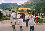 Photos - Distribution des aides aux familles démunies